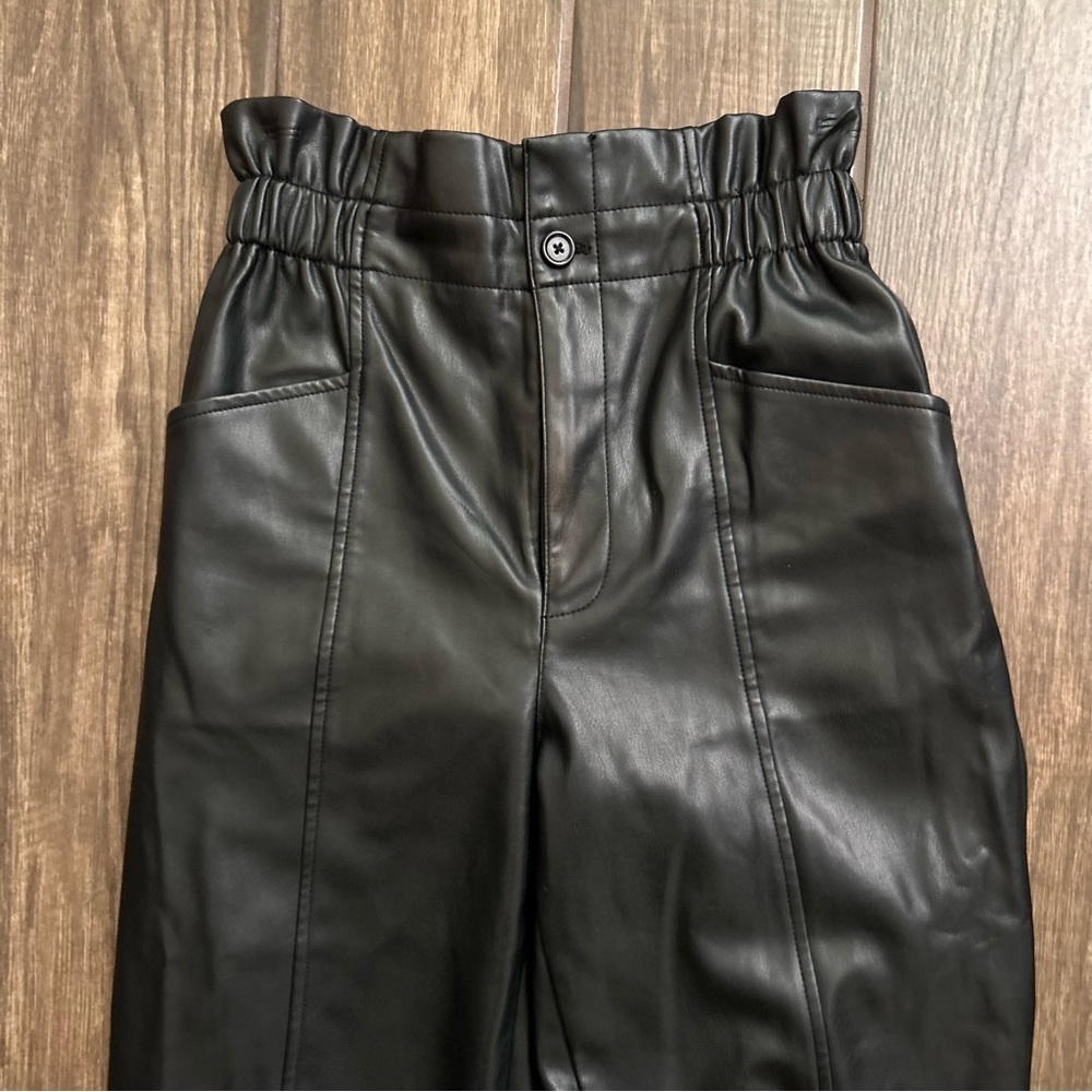 Madewell Vegan Leather Pull on Paper Bag Pants in Black Sz 0 - Picture 4 of 10